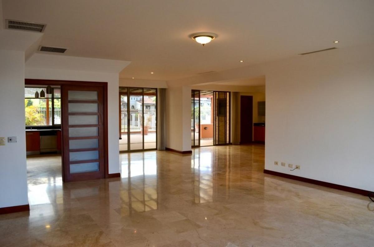 Condominio de 3 dormitorios en Santa Ana, Costa Rica No. 835