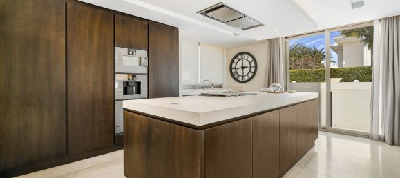 5 Schlafzimmer Villa in Marbella Golden Mile, Spain, Nr. 16138 4