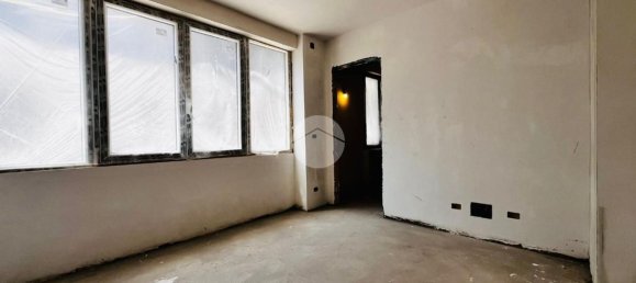 5 bedrooms Apartment in Turin, Italy No. 326860 8
