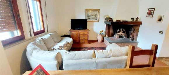 3 rooms Apartment in Prato, Italy No. 48808 4