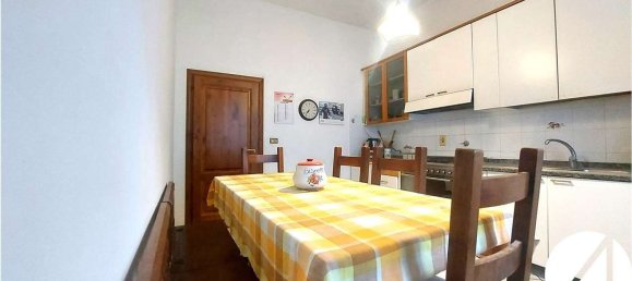 3 rooms Apartment in Prato, Italy No. 48808 19