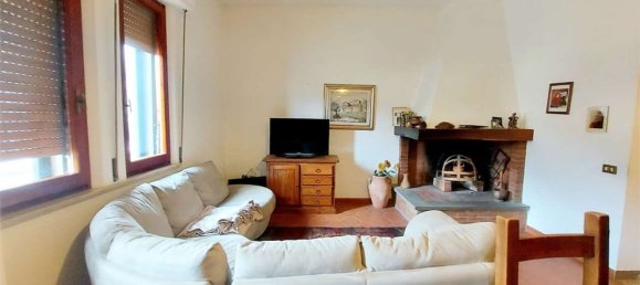 3 rooms Apartment in Prato, Italy No. 48808 3