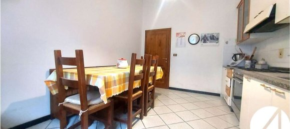 3 rooms Apartment in Prato, Italy No. 48808 20