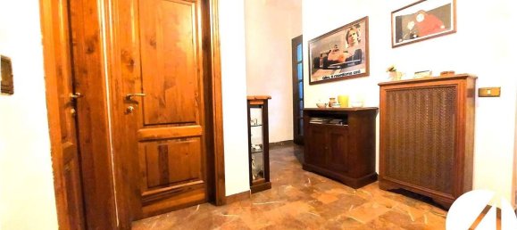 3 rooms Apartment in Prato, Italy No. 48808 16