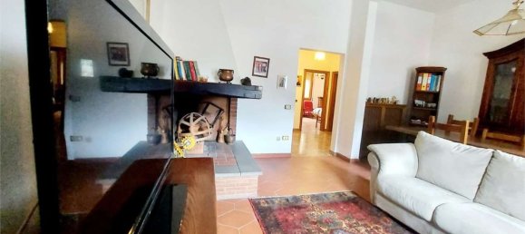 3 rooms Apartment in Prato, Italy No. 48808 6