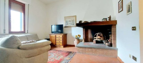 3 rooms Apartment in Prato, Italy No. 48808 5