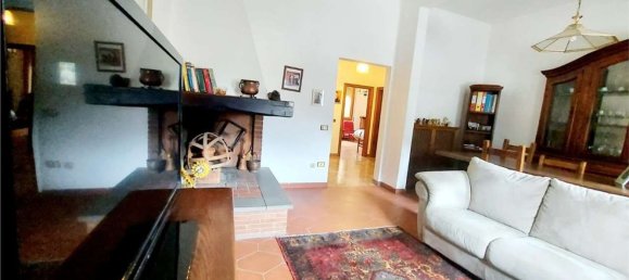 3 rooms Apartment in Prato, Italy No. 48808 11
