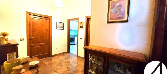 3 rooms Apartment in Prato, Italy No. 48808 17