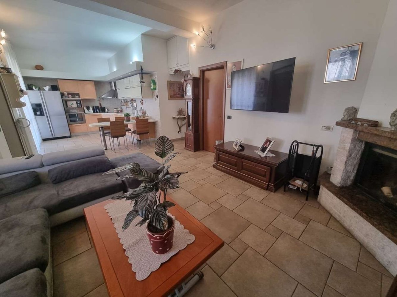 Квартира с 4 комнатами в Лимбьяте, Италия № 130476