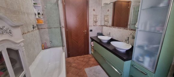 Квартира с 4 комнатами в Лимбьяте, Италия № 130476 11