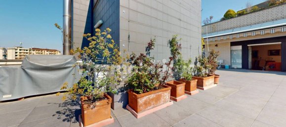 5 bedrooms Apartment in Turin, Italy No. 192334 10