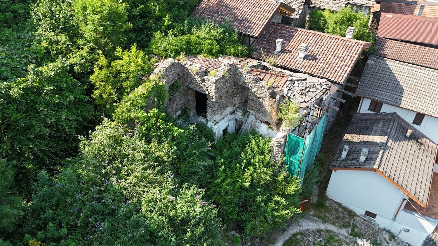 120m² Land in Gravedona ed Uniti, Italy No. 313833