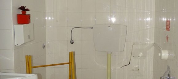 144m² Commercial property in Pescara, Italy No. 107211 2