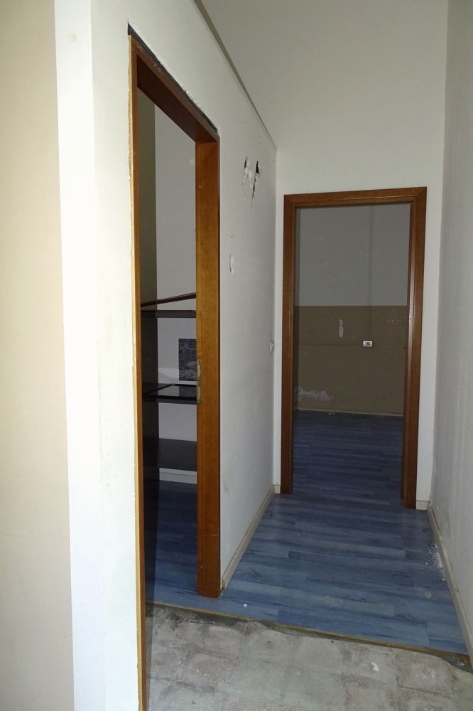 144m² Commercial property in Pescara, Italy No. 107211