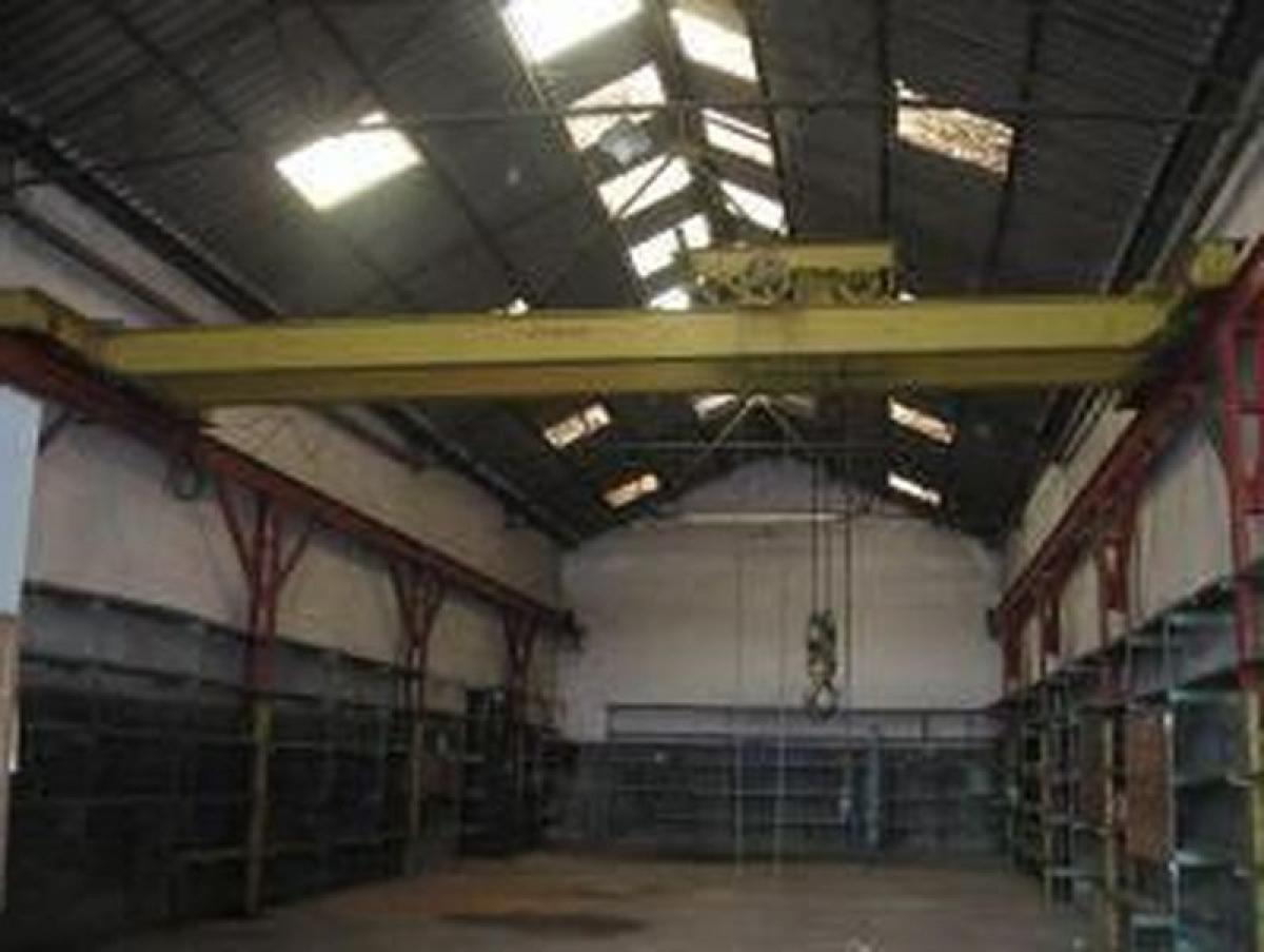 554m² Commercial property in Lanus, Argentina No. 29293