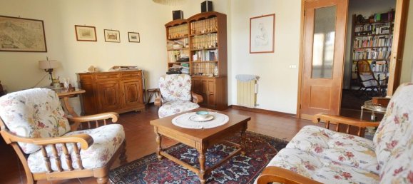 3 bedrooms Apartment in Lucca, Italy No. 210063 3