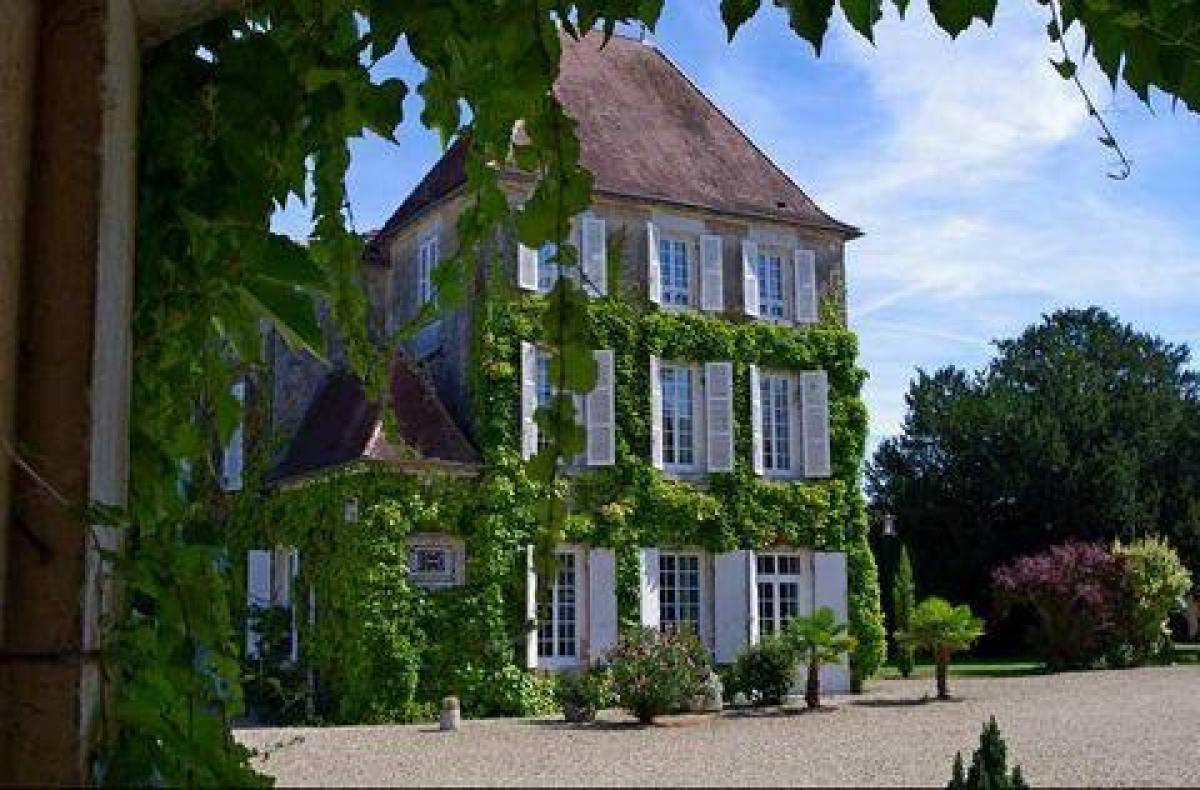 7 bedrooms House in Cognac, France No. 32573