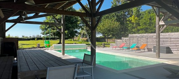 6 bedrooms House in Vendee, France No. 317219 2