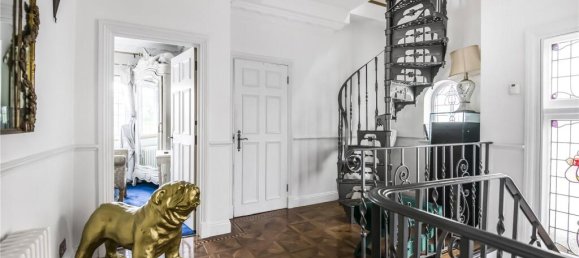 3 bedrooms House in London, United Kingdom No. 6637 7