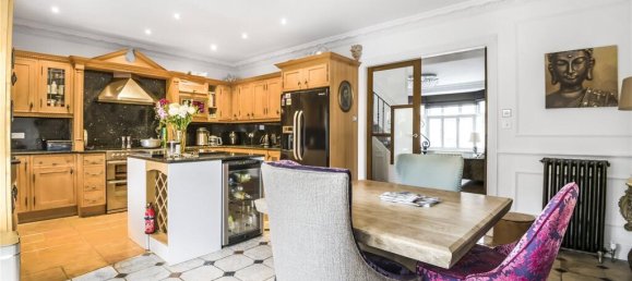 3 bedrooms House in London, United Kingdom No. 6637 38