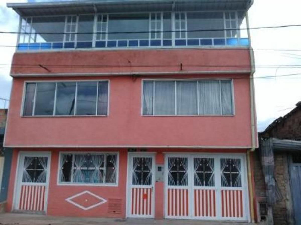 Casa de 8 dormitorios en Bogotá, Colombia No. 13829