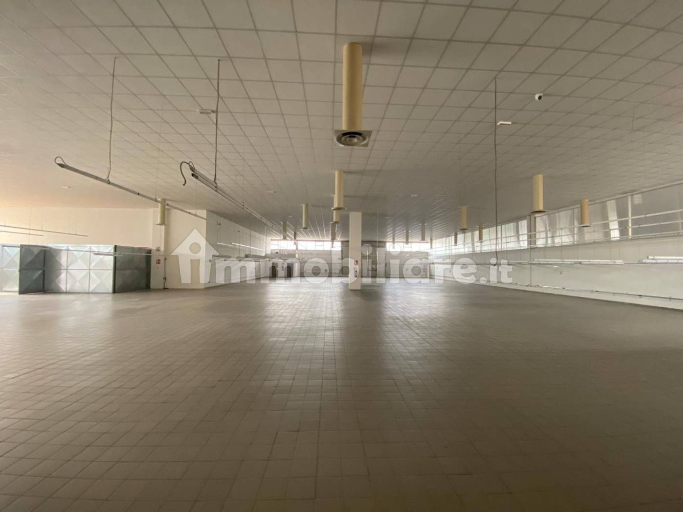 2100m² Warehouse in Scandicci, Italy No. 353684