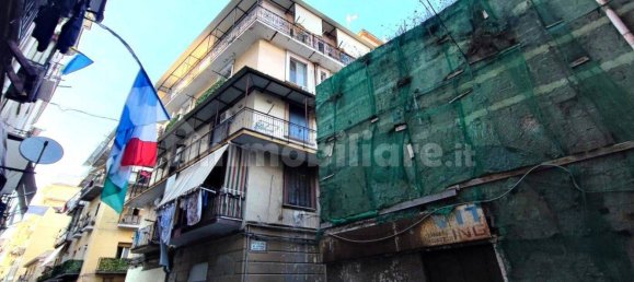Здание с 1 комнатой в Неаполь, Италия № 330303 2