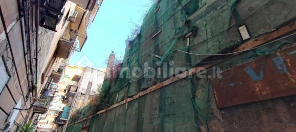 Здание с 1 комнатой в Неаполь, Италия № 330303 3