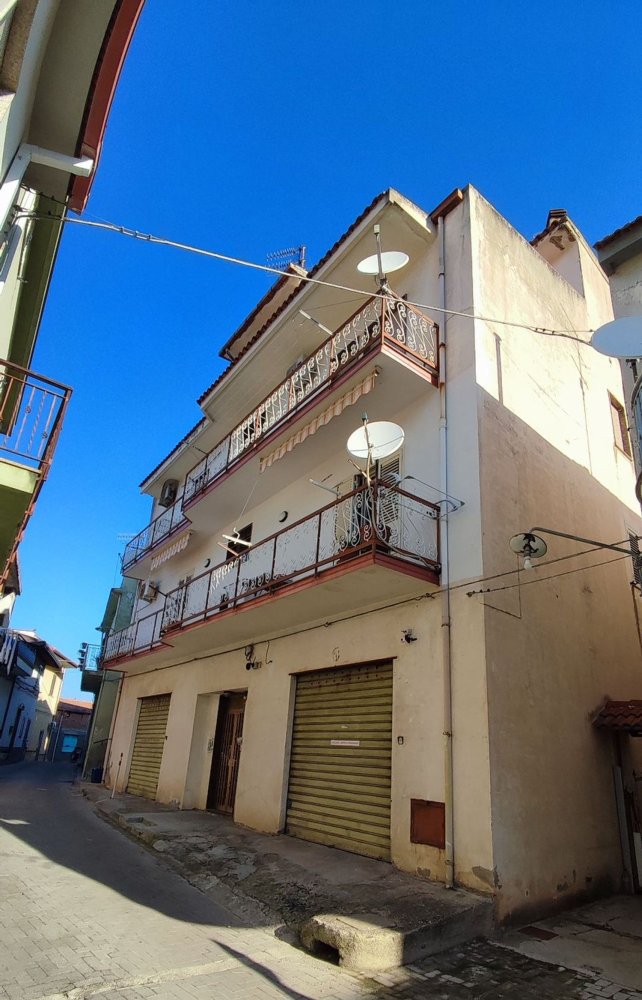 Apartamento de 5 habitaciónes en Capo d'Orlando, Italy No. 52047