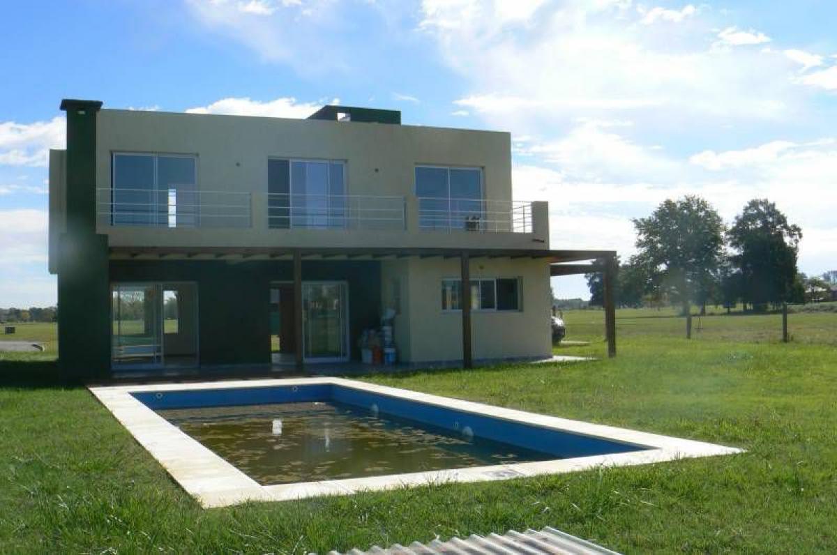 Дом с 3 спальнями в Эскобар, Аргентина № 56799