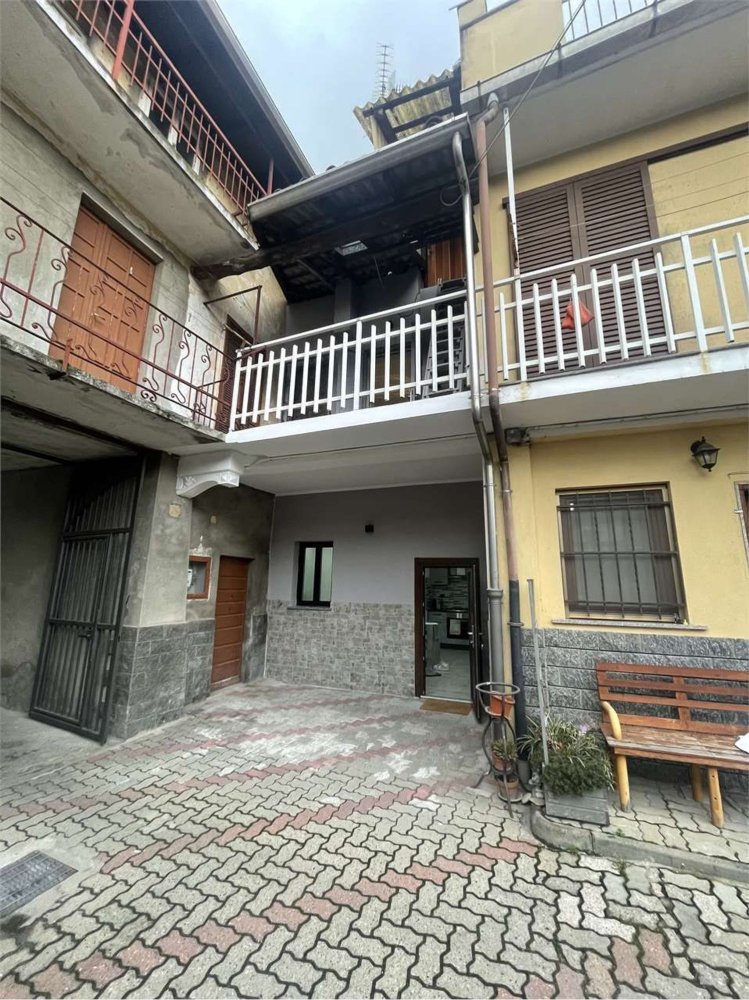 3 rooms House in Cameri, Italy No. 154538