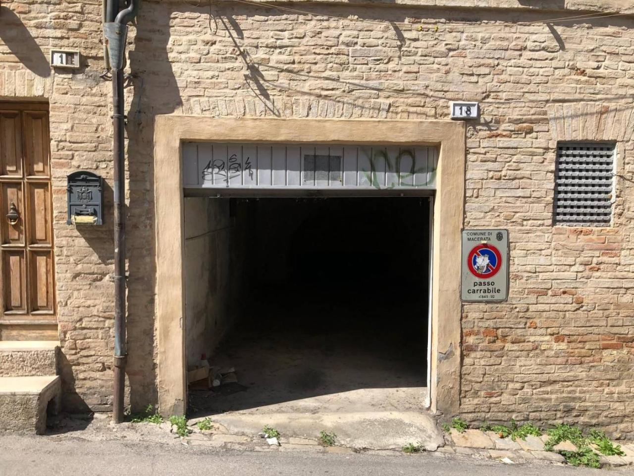 Garagem em Macerata, Italy 25 m² N.º 41997