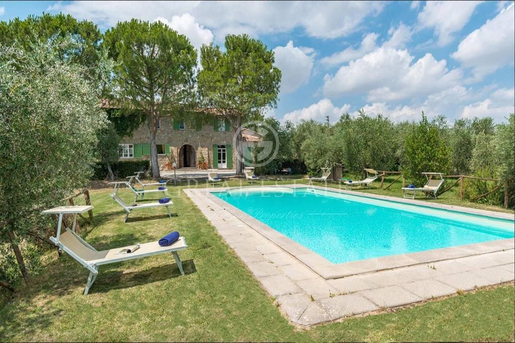 9 bedrooms House in Cortona, Italy No. 179437