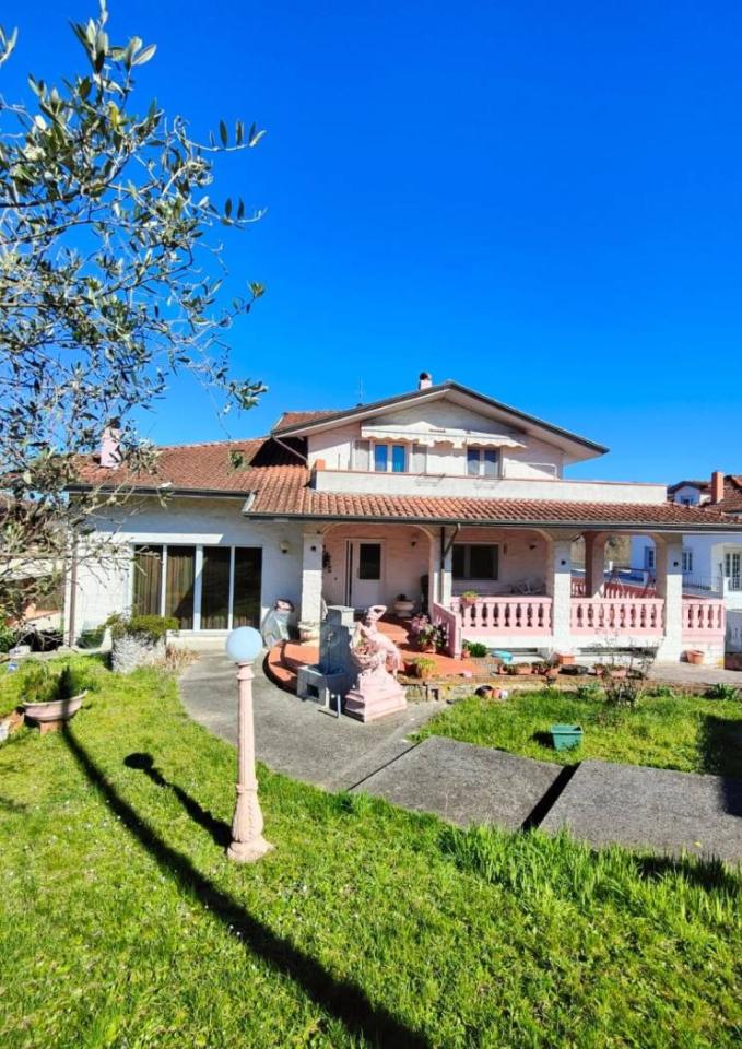 21-Zimmer Villa in Licciana Nardi, Italy, Nr. 36016