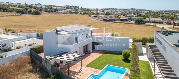 3 bedrooms Villa in Guia, Portugal No. 204640 8