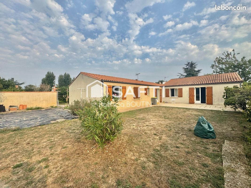 4 bedrooms House in Deux-Sevres, France No. 337123