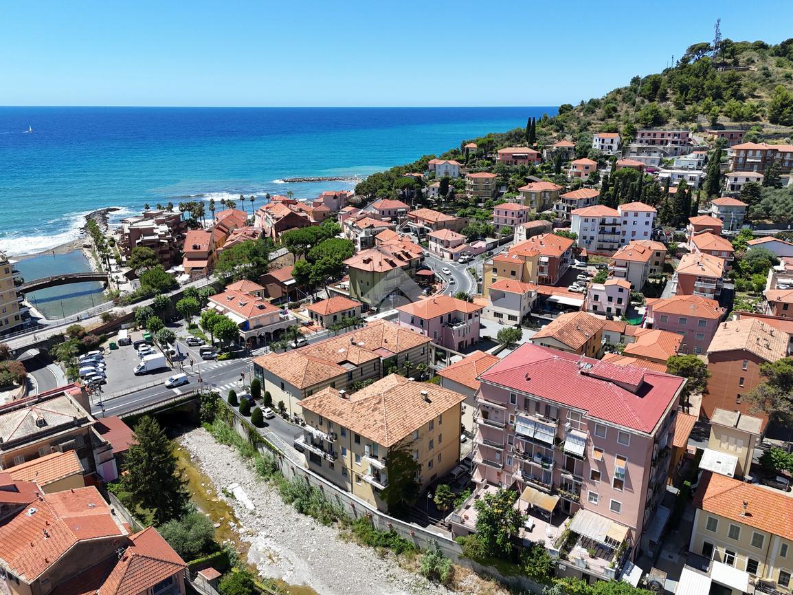 14غرفة شقة في San Lorenzo al Mare, Italy رقم 148164