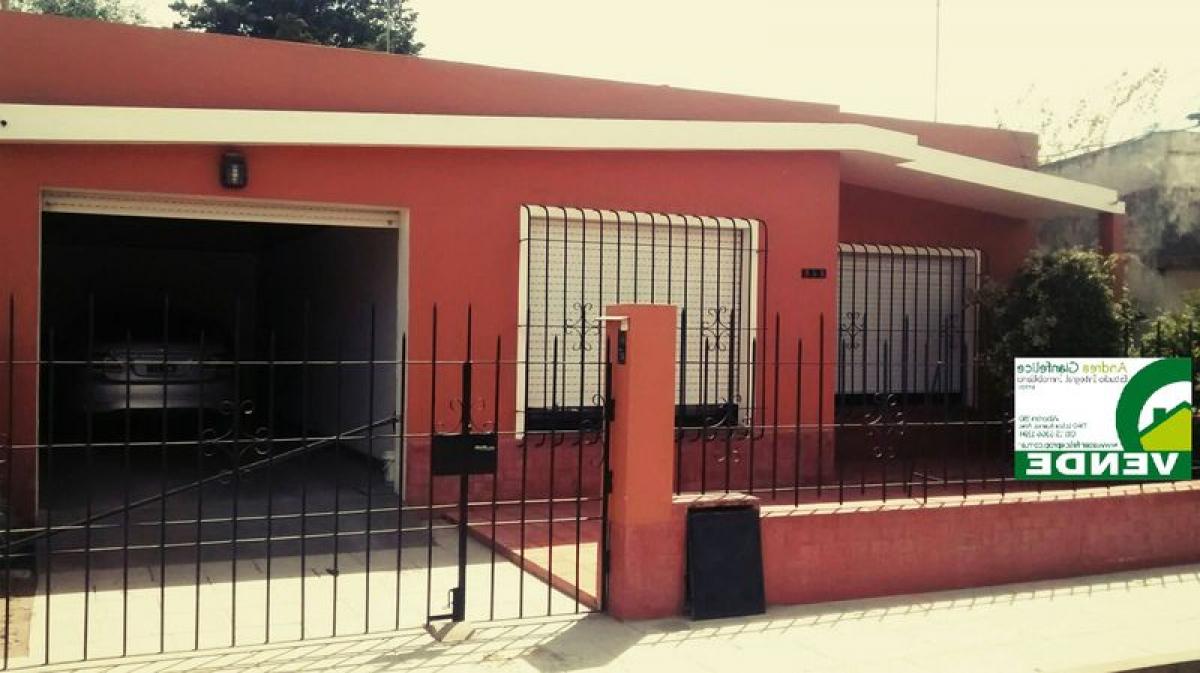 2 bedrooms House in Lobos, Argentina No. 52900