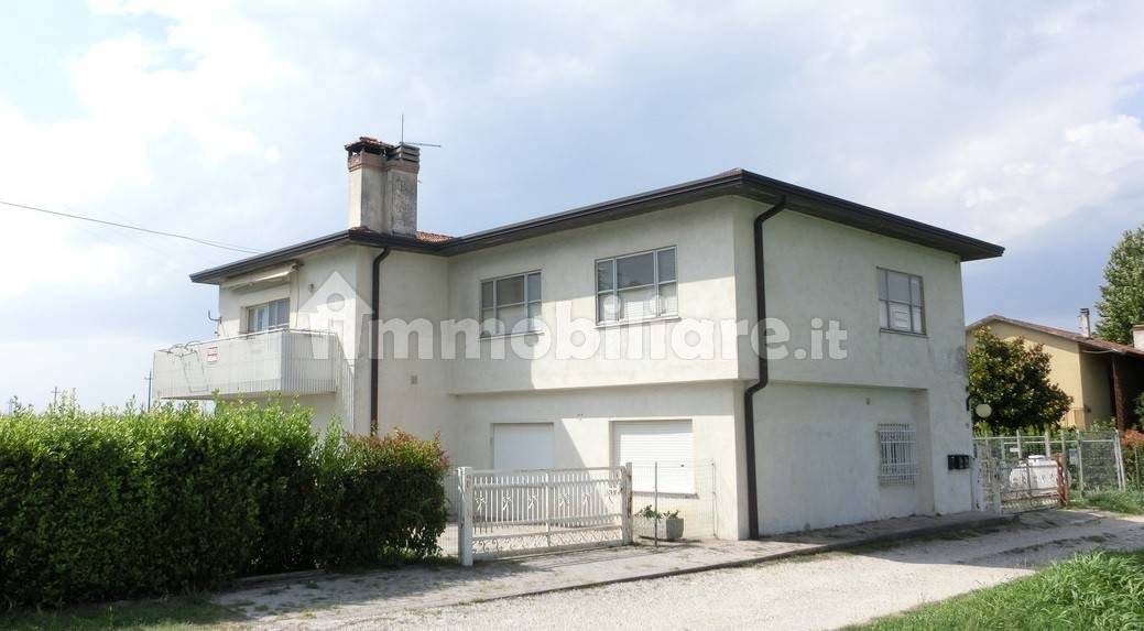 4 bedrooms Apartment in Portogruaro, Italy No. 268410