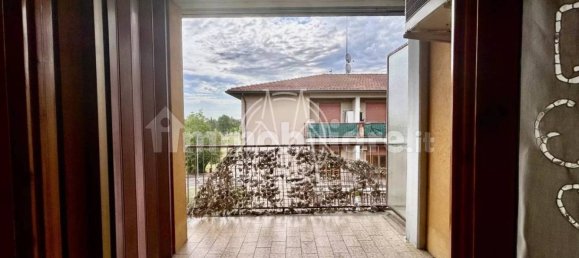 3 bedrooms Apartment in Parma, Italy No. 374245 8