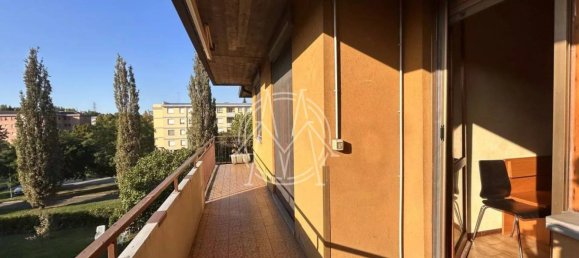 3 bedrooms Apartment in Parma, Italy No. 374245 3