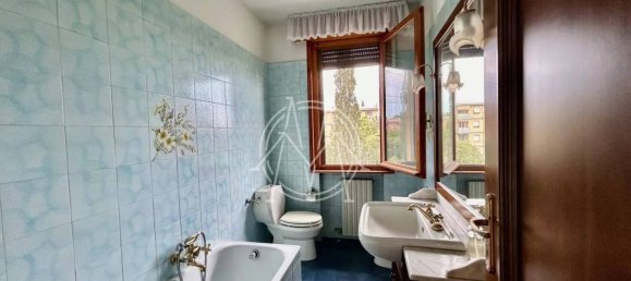 3 bedrooms Apartment in Parma, Italy No. 374245 10