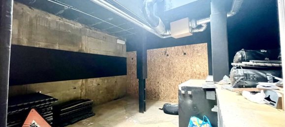 156m² Commercial property in Paris, France No. 180803 5