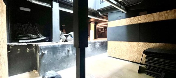 156m² Commercial property in Paris, France No. 180803 3