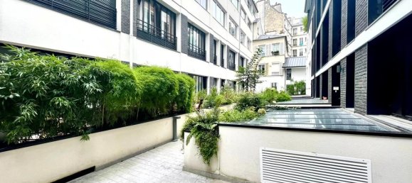 156m² Commercial property in Paris, France No. 180803 9