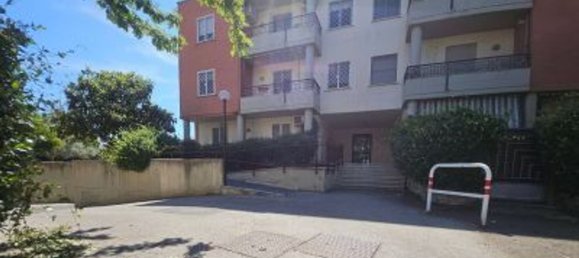 4-Zimmer Wohnung in Rome, Italy, Nr. 280441 2