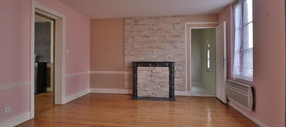 2 bedrooms Apartment in Troyes, France No. 48641 3