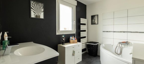 3 bedrooms House in Vire, France No. 354614 14