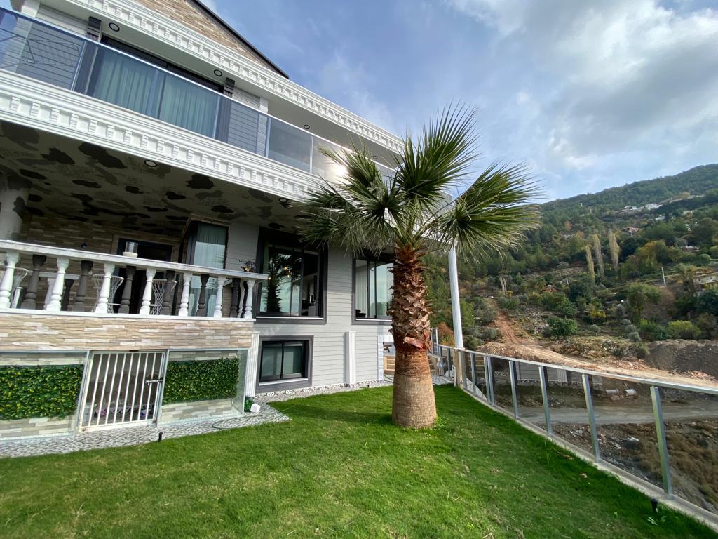 Villa 4+1 in Tepe, Turkey No. 14282