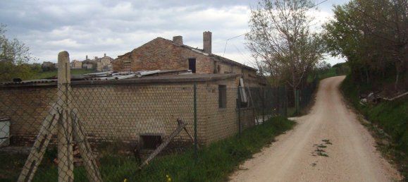 Дом с 9 комнатами в Монте Урано, Италия № 255016 4